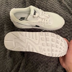 Women’s Nike AirMax 90